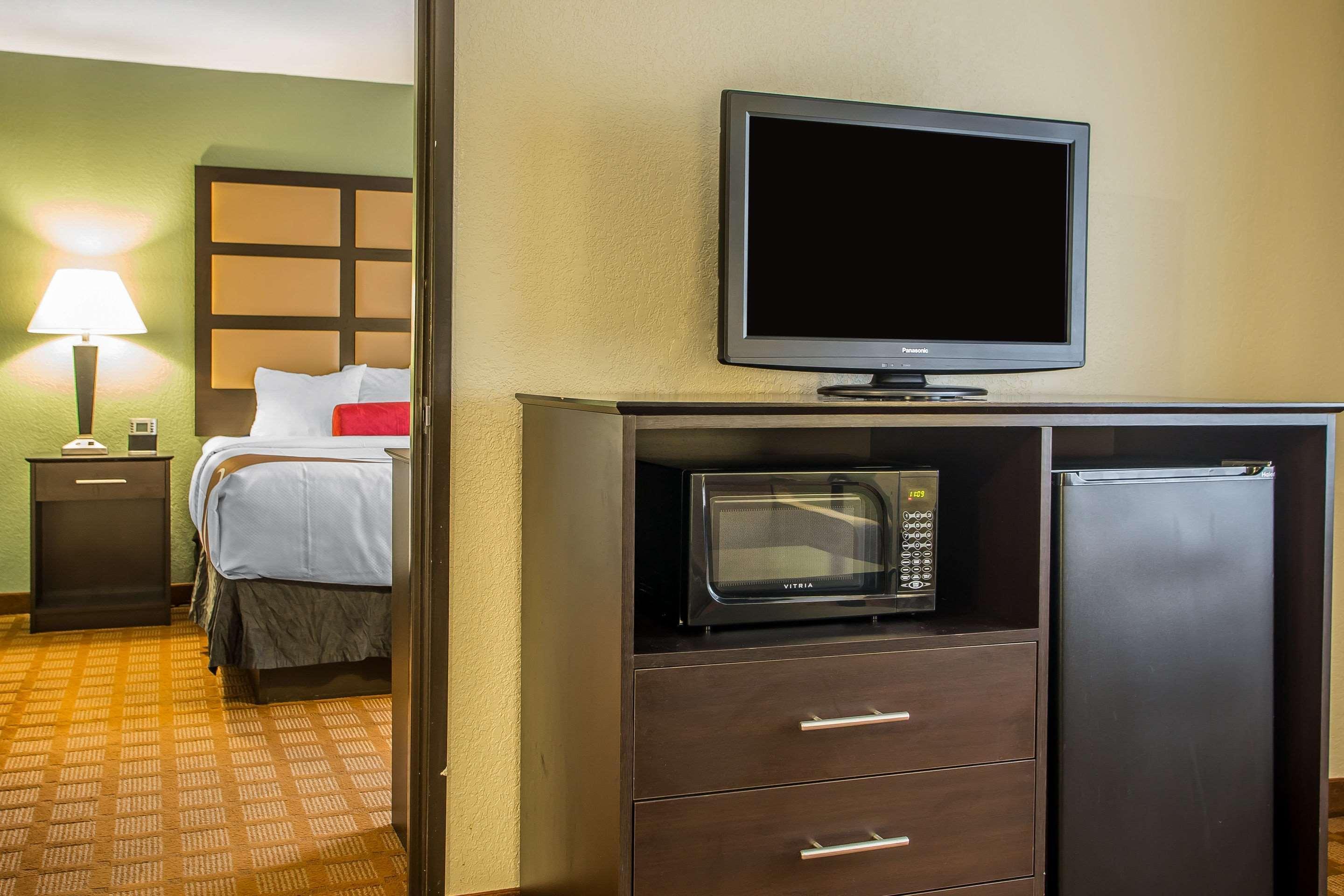 Quality Inn & Suites Marinette Ngoại thất bức ảnh