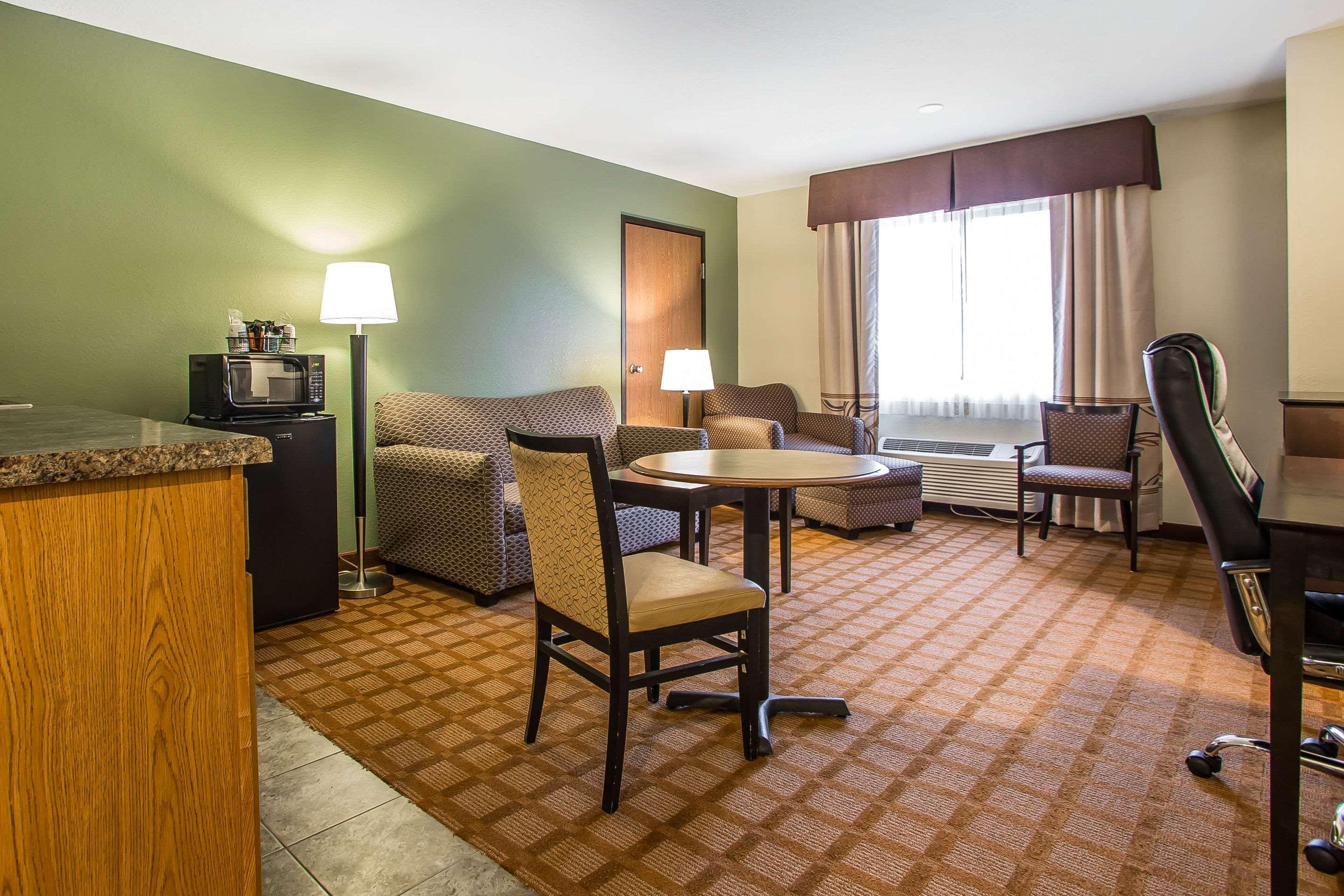 Quality Inn & Suites Marinette Ngoại thất bức ảnh