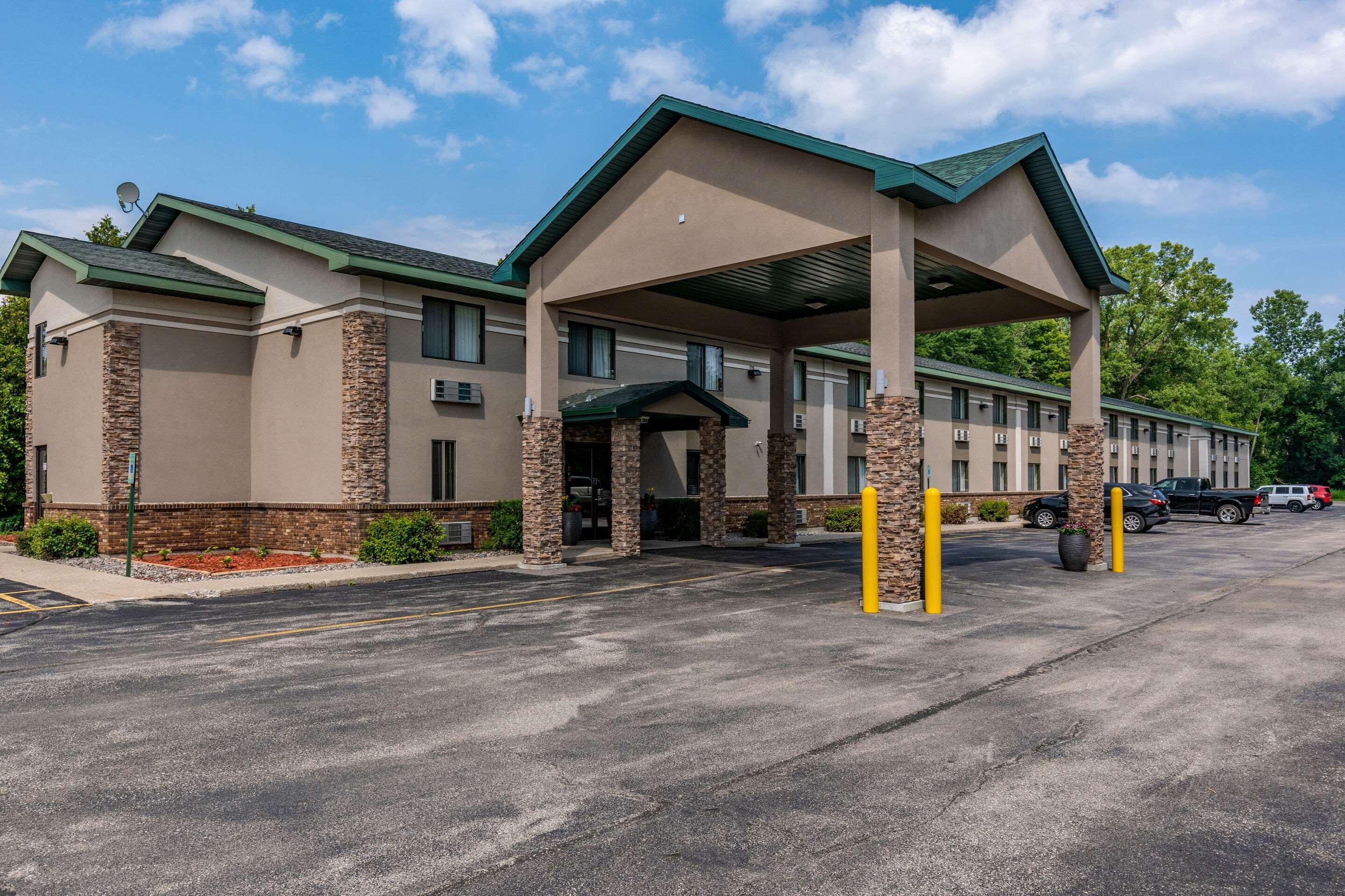Quality Inn & Suites Marinette Ngoại thất bức ảnh