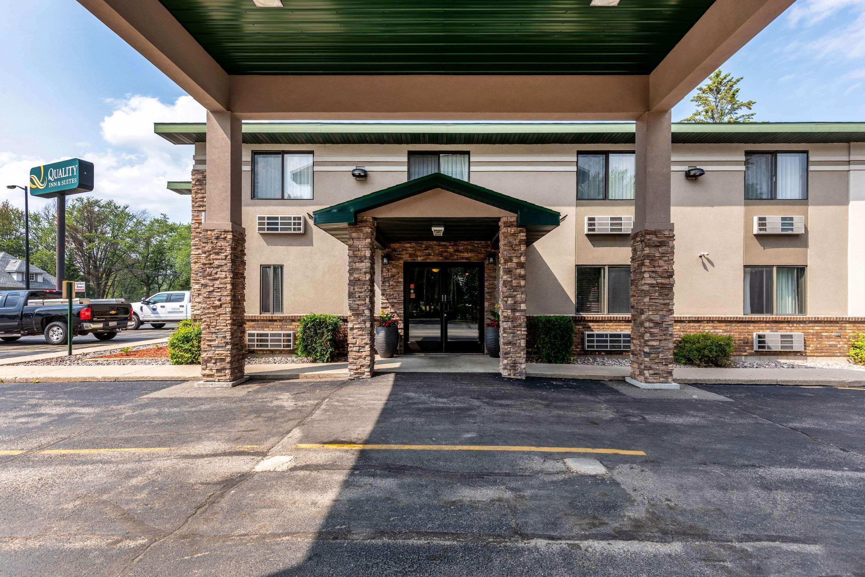 Quality Inn & Suites Marinette Ngoại thất bức ảnh