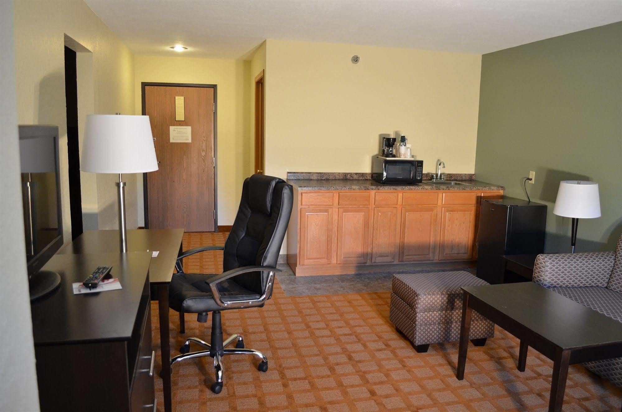 Quality Inn & Suites Marinette Ngoại thất bức ảnh