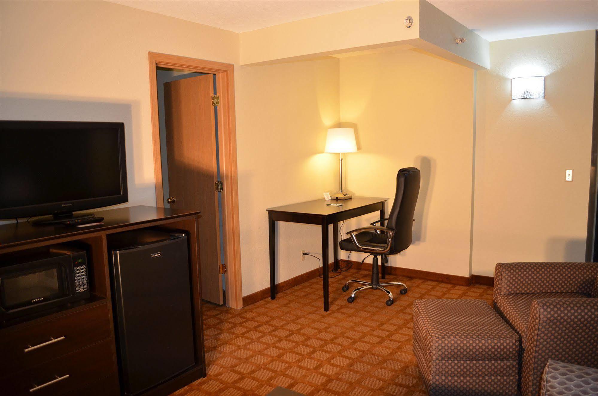 Quality Inn & Suites Marinette Ngoại thất bức ảnh